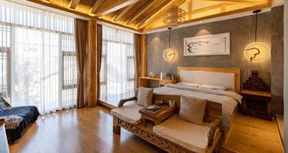 Floral Hotel Huize AD 1727