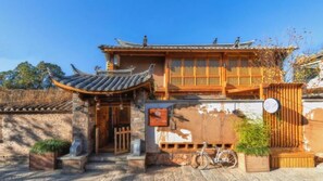 Front of property - Floral Hotel Huize AD 1727 (Qujing)