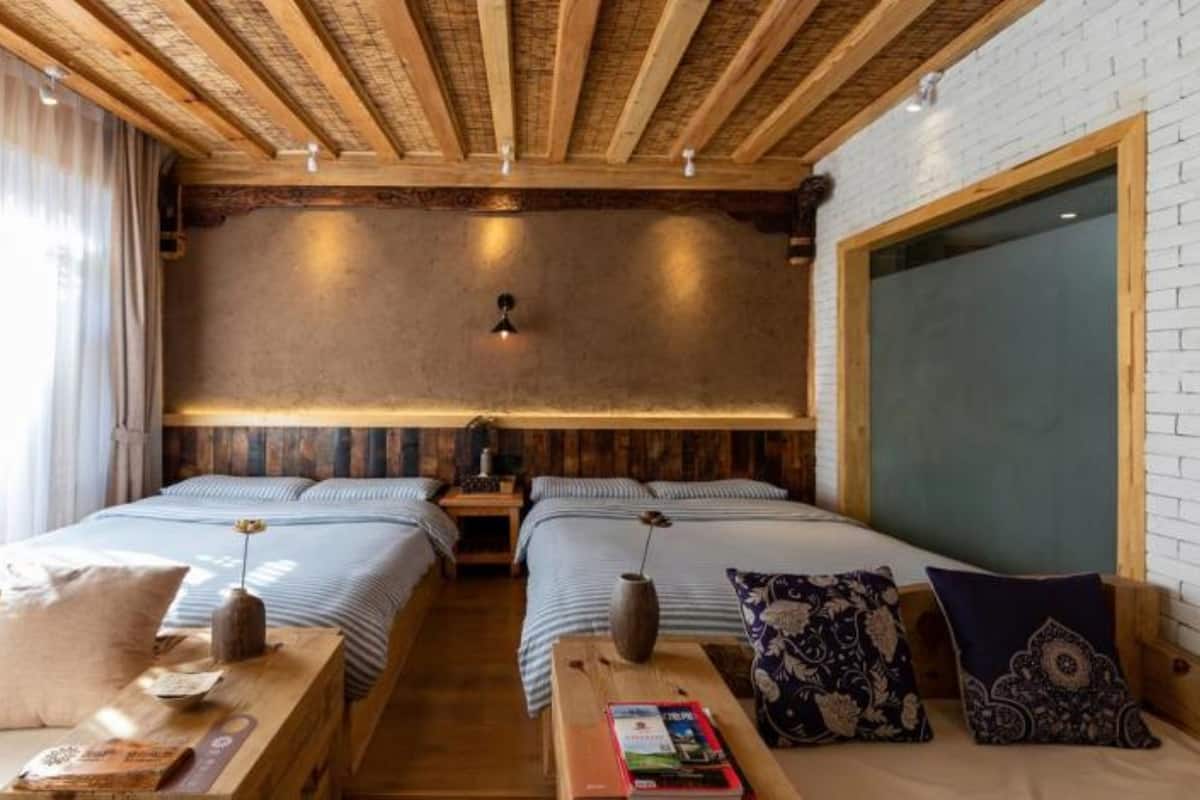 Standard Twin Room | Desk, blackout drapes, WiFi (free), bed sheets