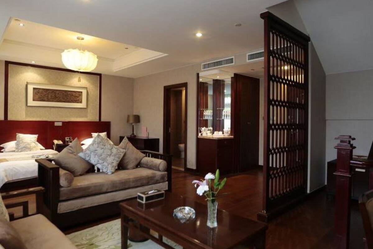 Signature Loft | Blackout drapes, free WiFi