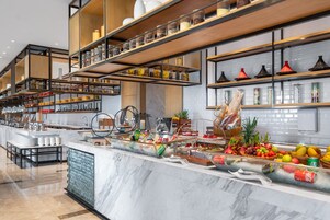 2 restaurants, breakfast, lunch, dinner served; Chinese cuisine