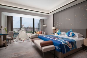 Habitación de lujo doble, 1 cama de matrimonio | Edredones de plumas, minibar, caja fuerte y escritorio