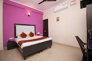 Deluxe Double Room, 1 Bedroom | Desk, laptop workspace, rollaway beds, free WiFi