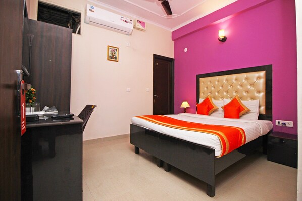 Deluxe Double Room, 1 Bedroom | Desk, laptop workspace, rollaway beds, free WiFi