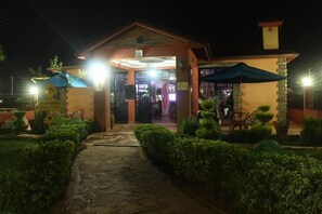 Fasade – kveld/natt