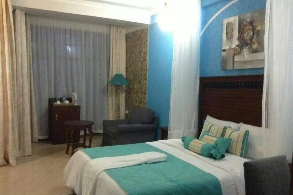 Dobbeltrom – standard | Skrivebord, blendingsgardiner, wi-fi (inkludert) og sengetøy