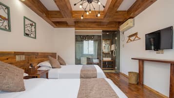 Familierom (Xun You) | Blendingsgardiner og wi-fi (inkludert)