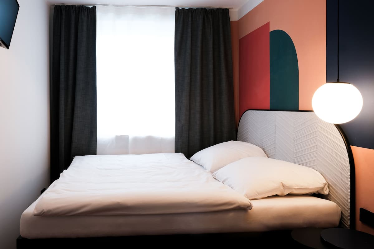 Een bureau, geluiddichte muren, gratis wifi