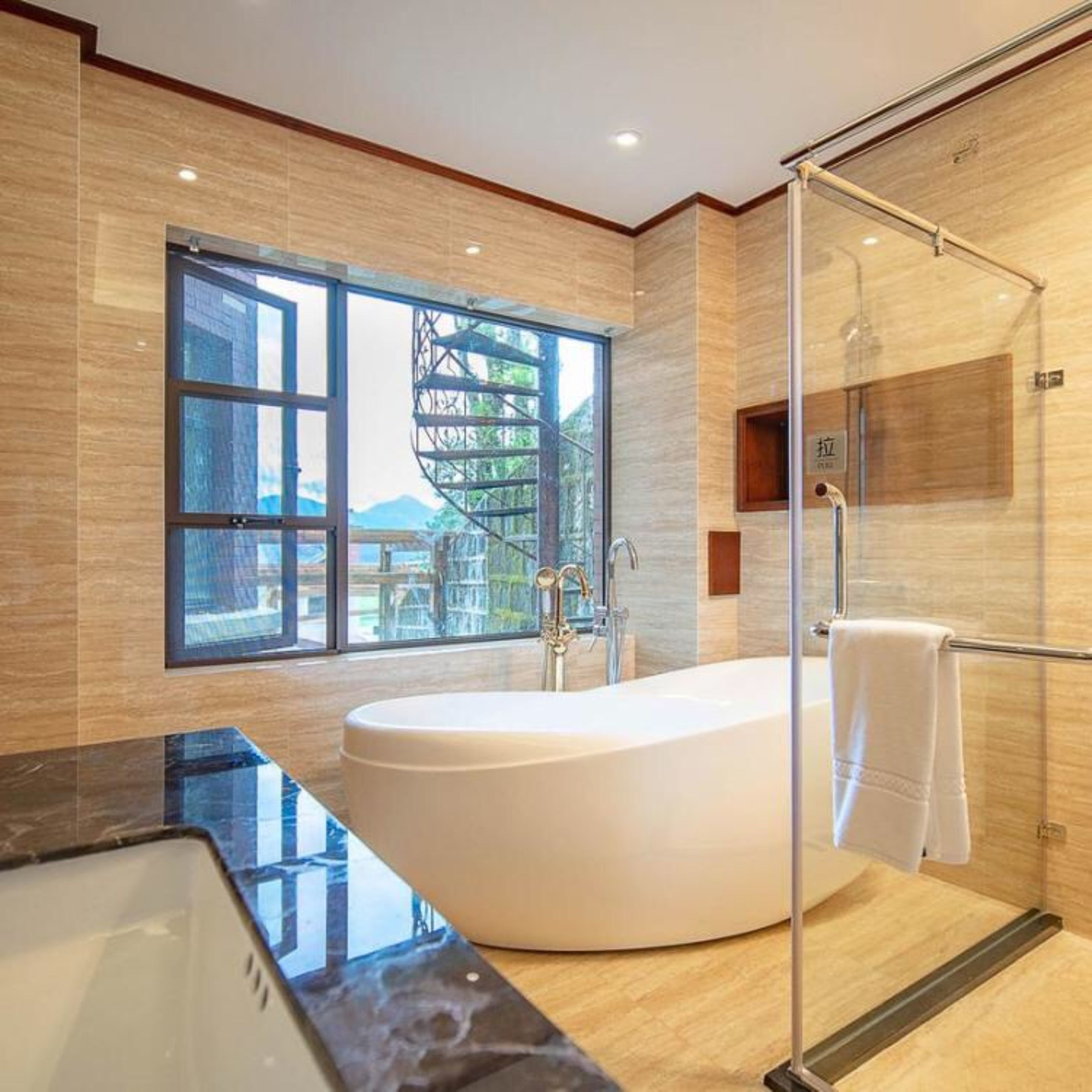 Signature Double Room (Mainland Chinese Citizen Only) | Bathroom | Shower, free toiletries, hair dryer, slippers