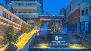 Front of property - evening/night - Floral Hotel Tengchong Yishuli Hotspring (Baoshan)