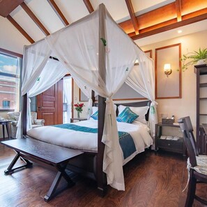 Family Suite (Mainland Chinese Citizen Only) | Desk, blackout drapes, free WiFi, bed sheets - Floral Hotel Tengchong Yishuli Hotspring (Baoshan)