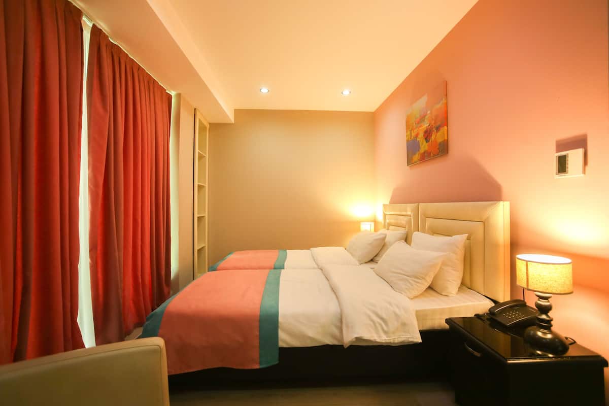 Standard Twin Room | Laptop workspace, soundproofing, free WiFi, bed sheets