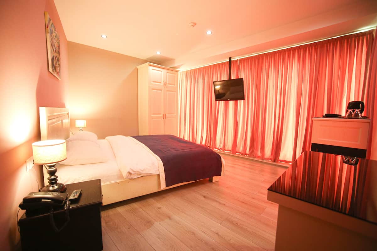 Economy Room | Laptop workspace, soundproofing, free WiFi, bed sheets