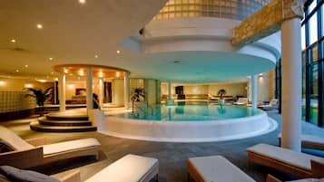 Indoor pool, pool loungers