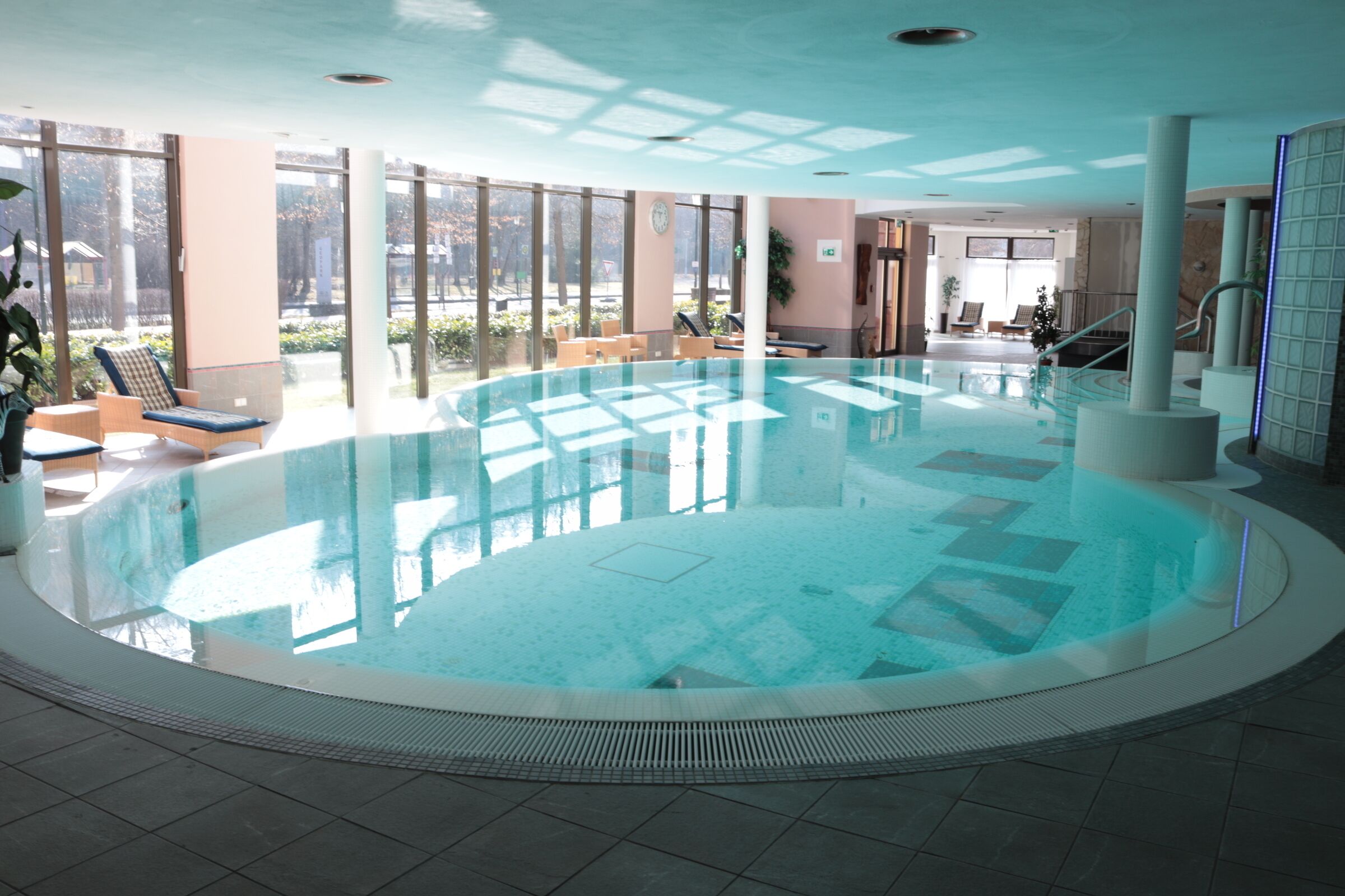 Innenpool, Liegestühle