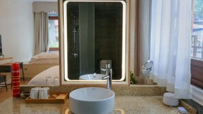 Romantic Double Room (Mainland Chinese Citizen Only) | Bathroom | Free toiletries, hair dryer, slippers, towels - Floral Hotel Libo Meet Inn (Qiannan)