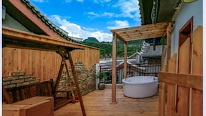 花园浴缸房 (仅限中国大陆客人) | 办公桌、遮光窗帘、免费 WiFi、床单