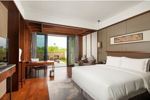 Ropa de cama de alta calidad, cubrecamas y minibar