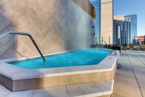 Indoor pool, outdoor pool, open 9:00 AM to 10:00 PM, pool loungers - Drury Plaza Hotel Nashville Downtown (Nashville)