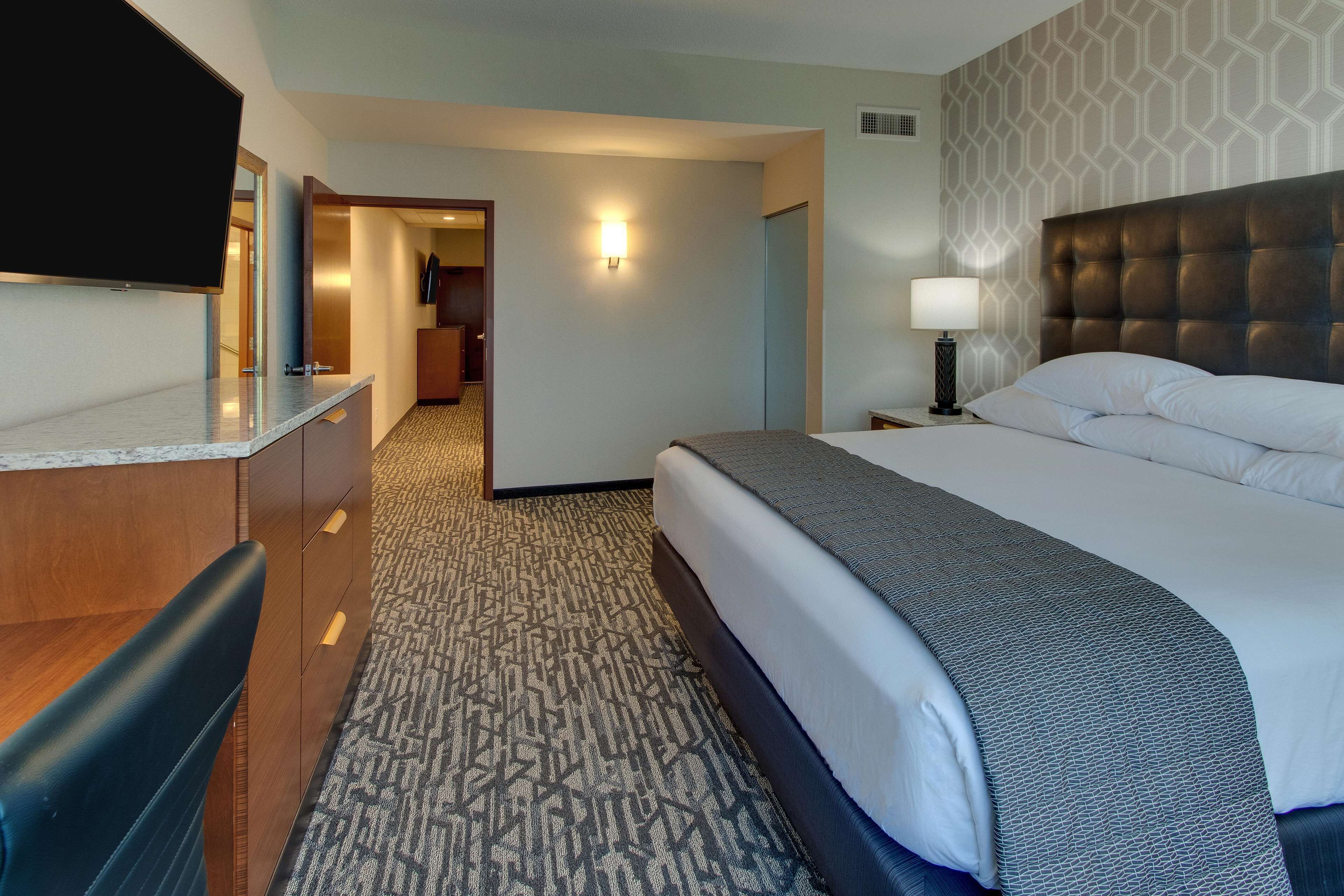 1 bedroom, in-room safe, desk, laptop workspace