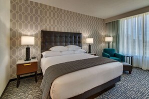 Cofres nos quartos, escrivaninha, espaço de trabalho para notebook