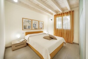 6 chambres, fer et planche à repasser, Wi-Fi, draps fournis