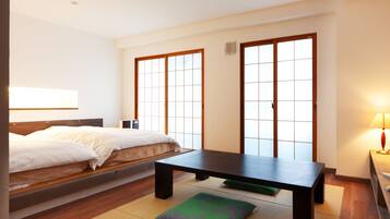 In-room safe, desk, bed sheets