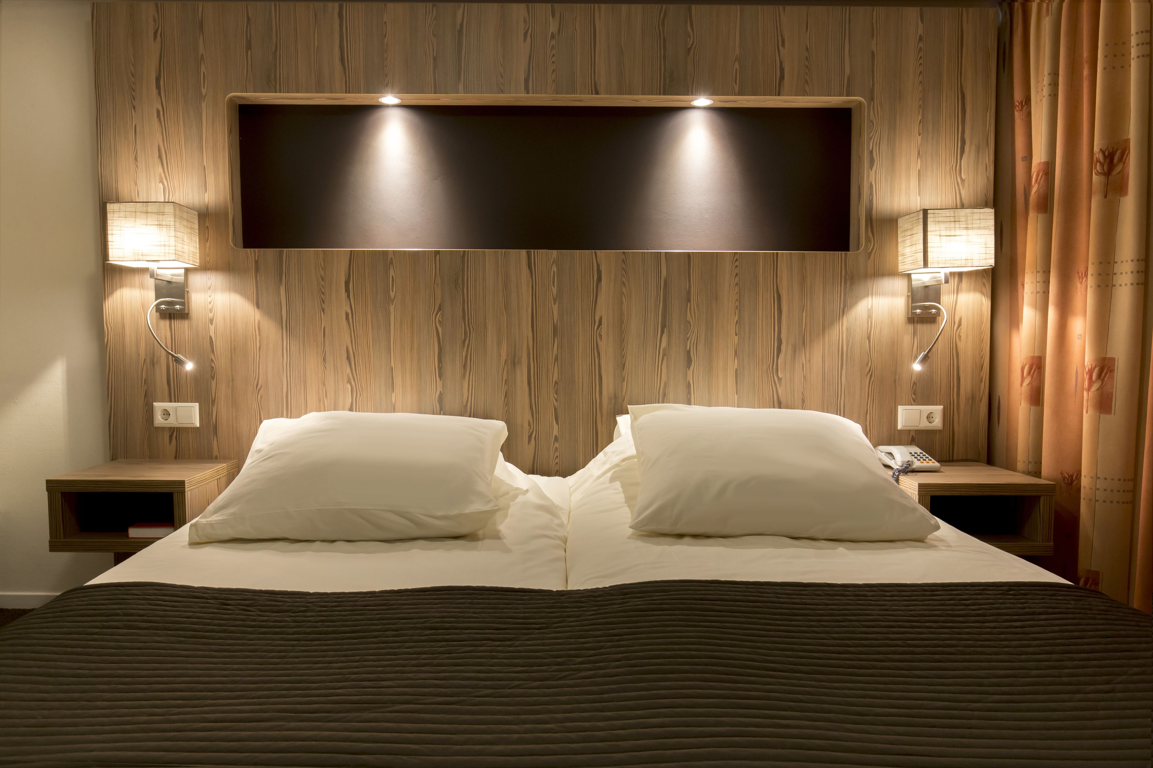 Zimmersafe, Schreibtisch, schallisolierte Zimmer, Babybetten