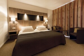 Zimmersafe, Schreibtisch, schallisolierte Zimmer, Babybetten