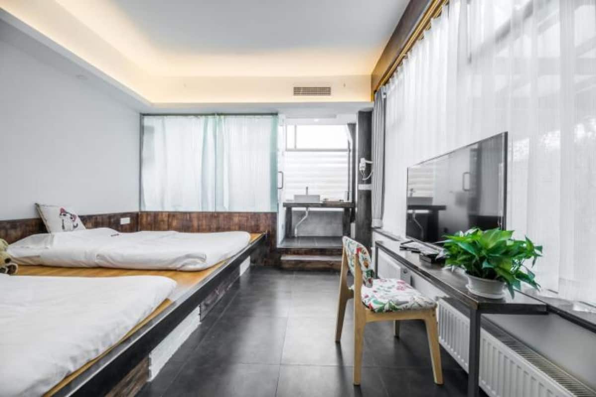Traditional Twin Room (Mainland China Citizen Only) | Desk, blackout curtains, free WiFi, bed sheets