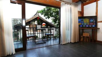 觀景躍層套房(僅限中國大陸地區客人) | 書桌、遮光窗簾/窗簾、免費 Wi-Fi、床單