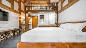 مكتب وستائر تعتيم وواي فاي مجانًا وملاءات أسرّة