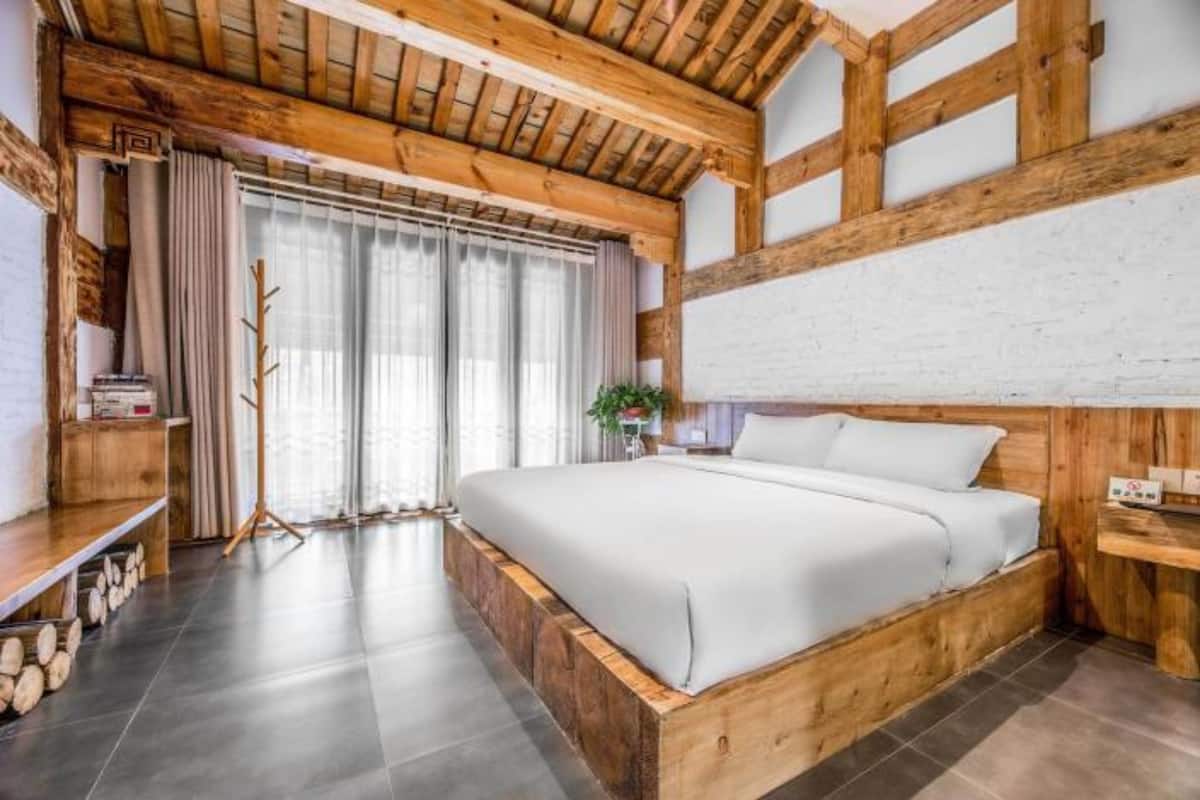 Classic Suite (Mainland China Citizen Only) | Desk, blackout curtains, free WiFi, bed sheets