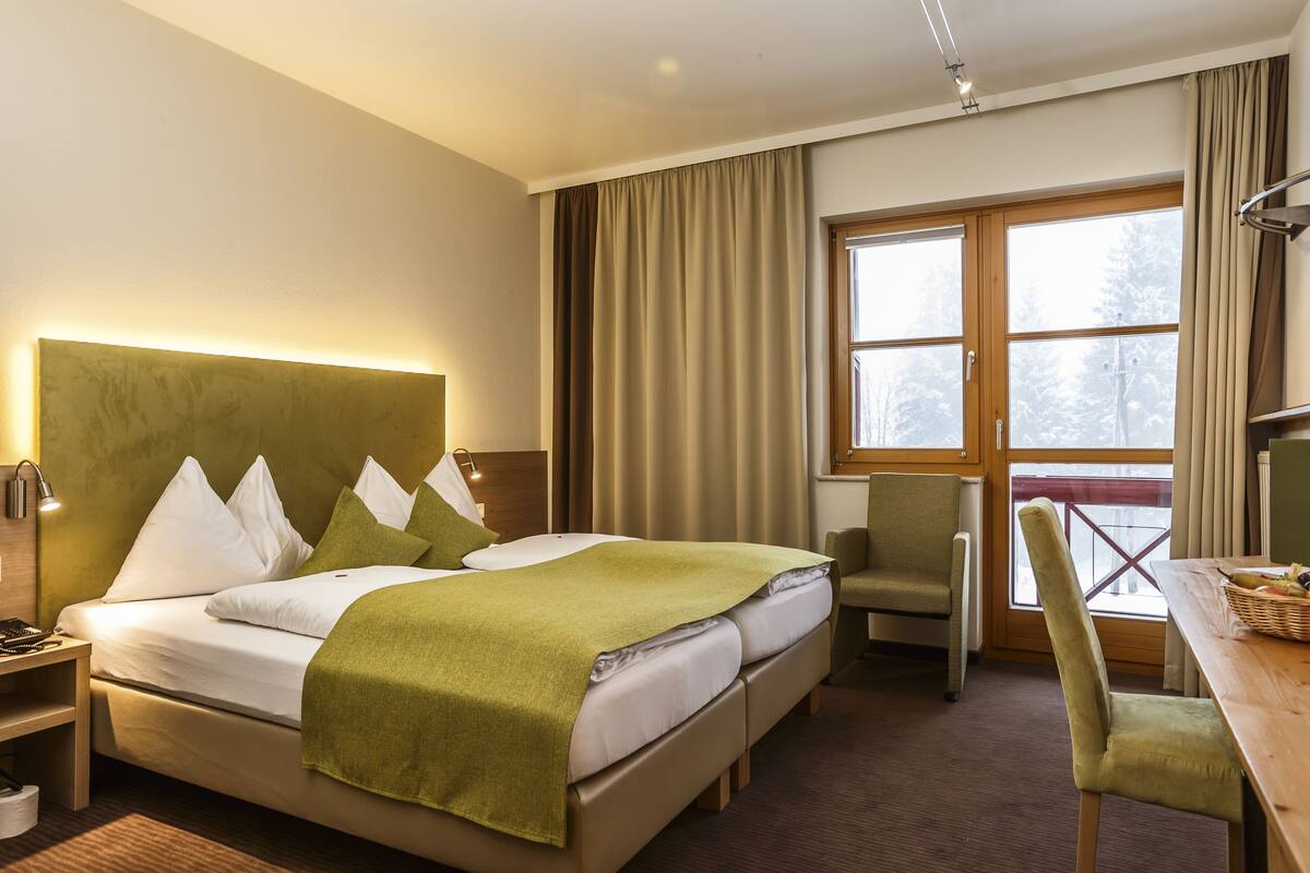 Minibar, in-room safe, blackout curtains, free WiFi