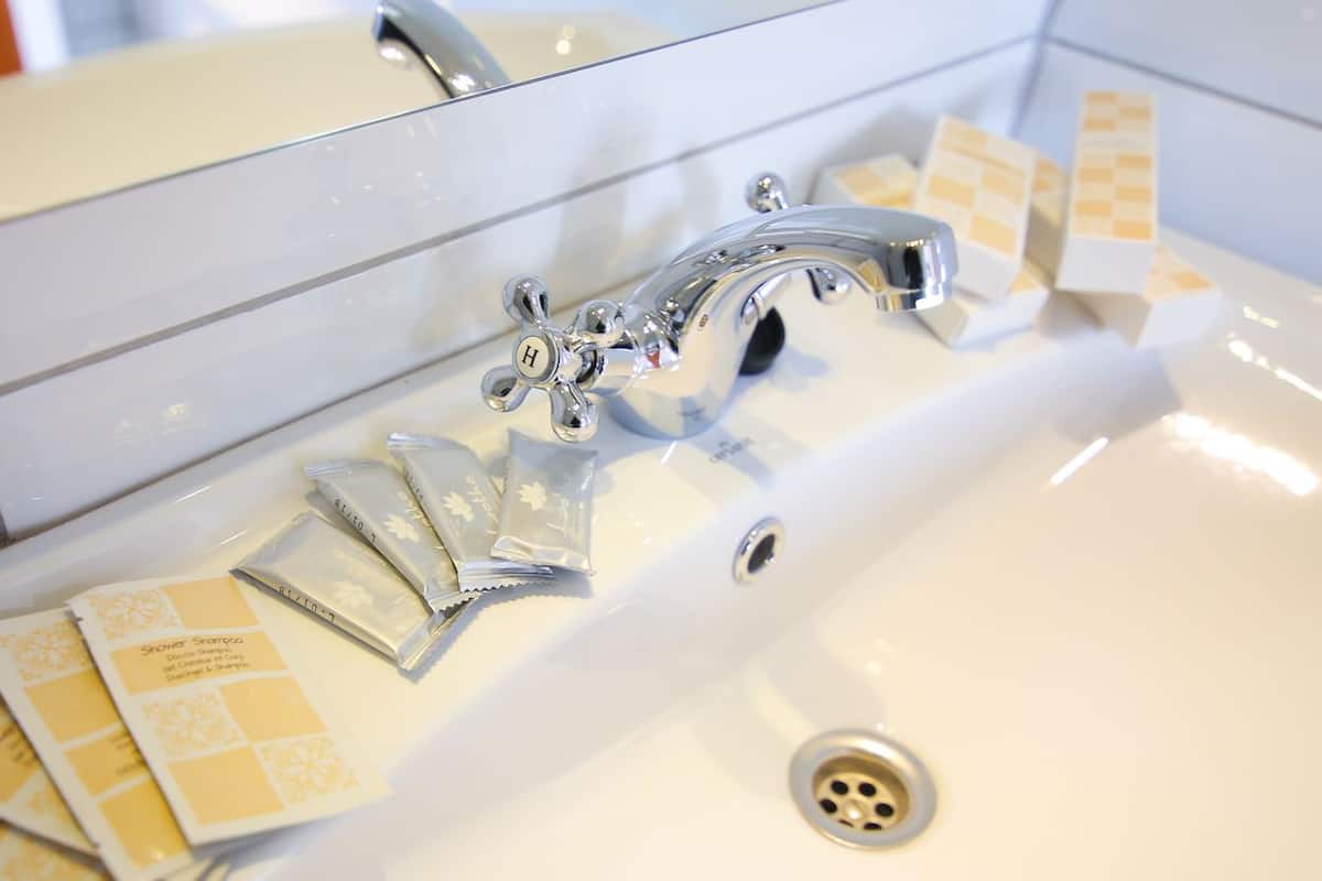 double or twin room, non smoking | bathroom | shower, rainfall showerhead, hair dryer, towels