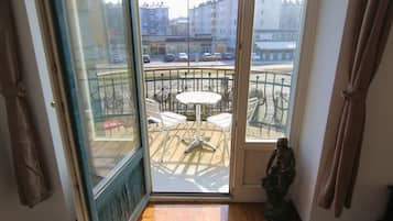 Chambre Quadruple, non-fumeur | Vue depuis le balcon