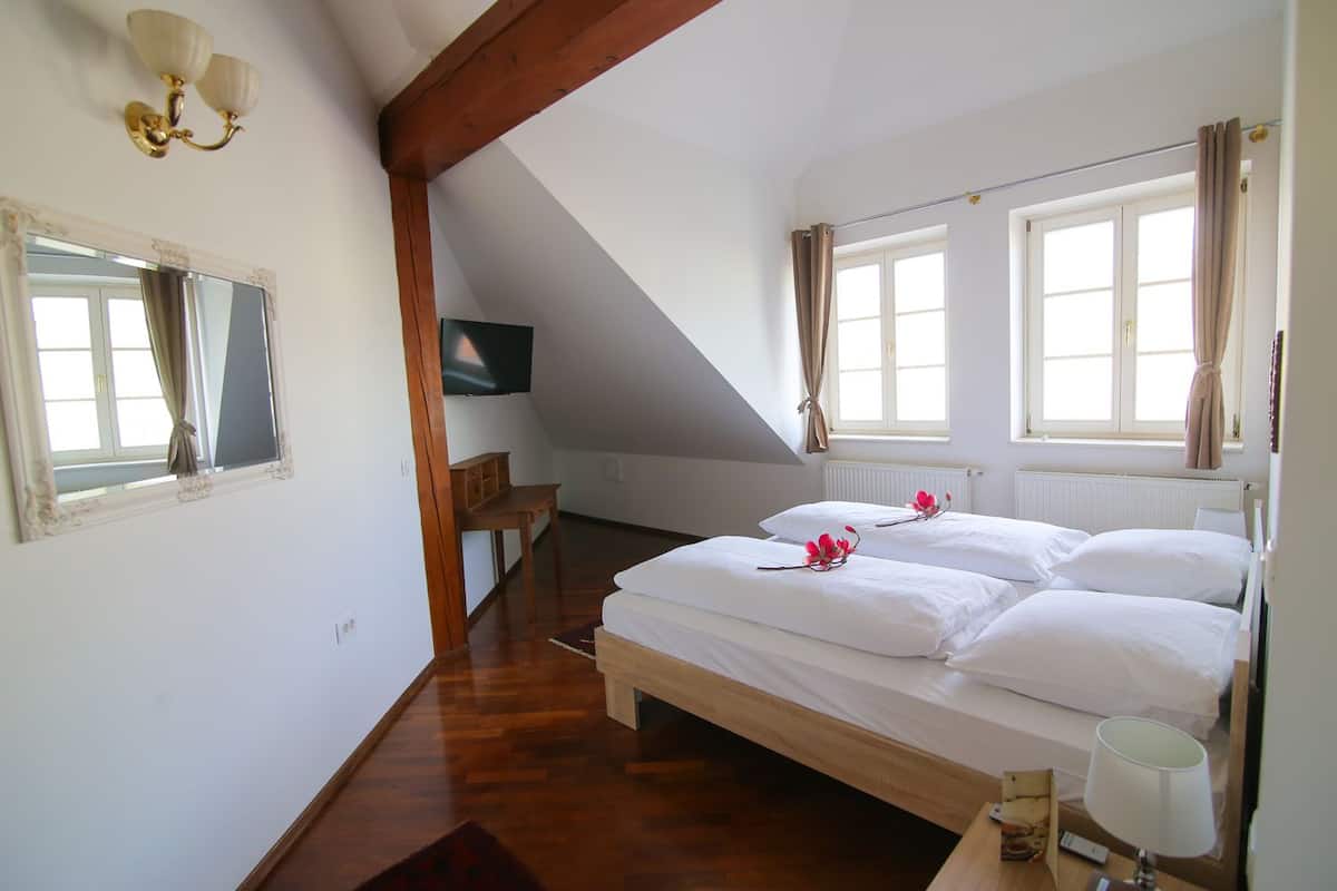 double or twin room, non smoking | 1 bedroom, in-room safe, free wifi, bed sheets