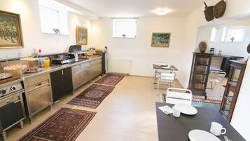 Free daily continental breakfast