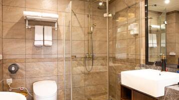 Double Room with Balcony, River view | Bathroom | Shower, free toiletries, hair dryer, slippers