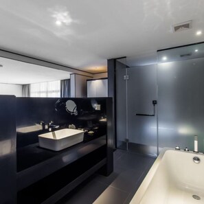 A modern bathroom with a large mirror, a white sink, and a bathtub. - Floral Hotel Yangshuo Xiaozhuxiangxie (Guilin)