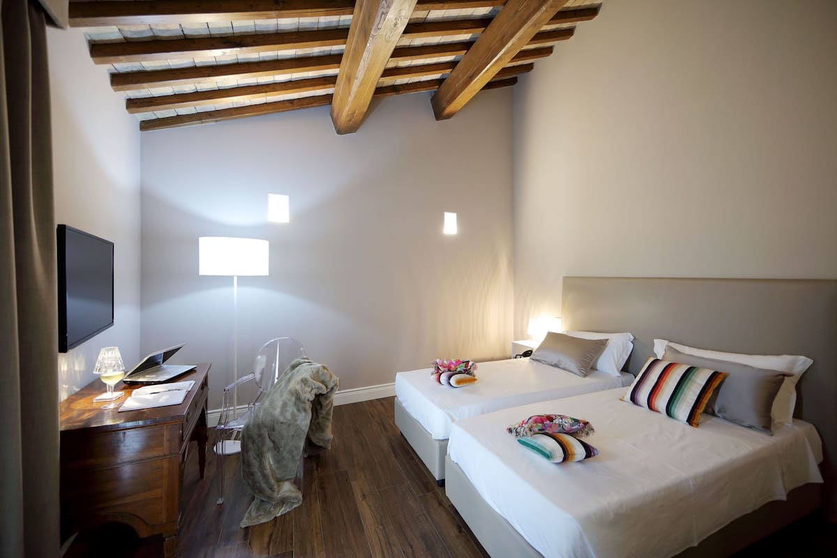 Habitación con 1 cama matrimonial o 2 individuales | Ropa de cama de alta calidad, edredón y camas con efecto memoria