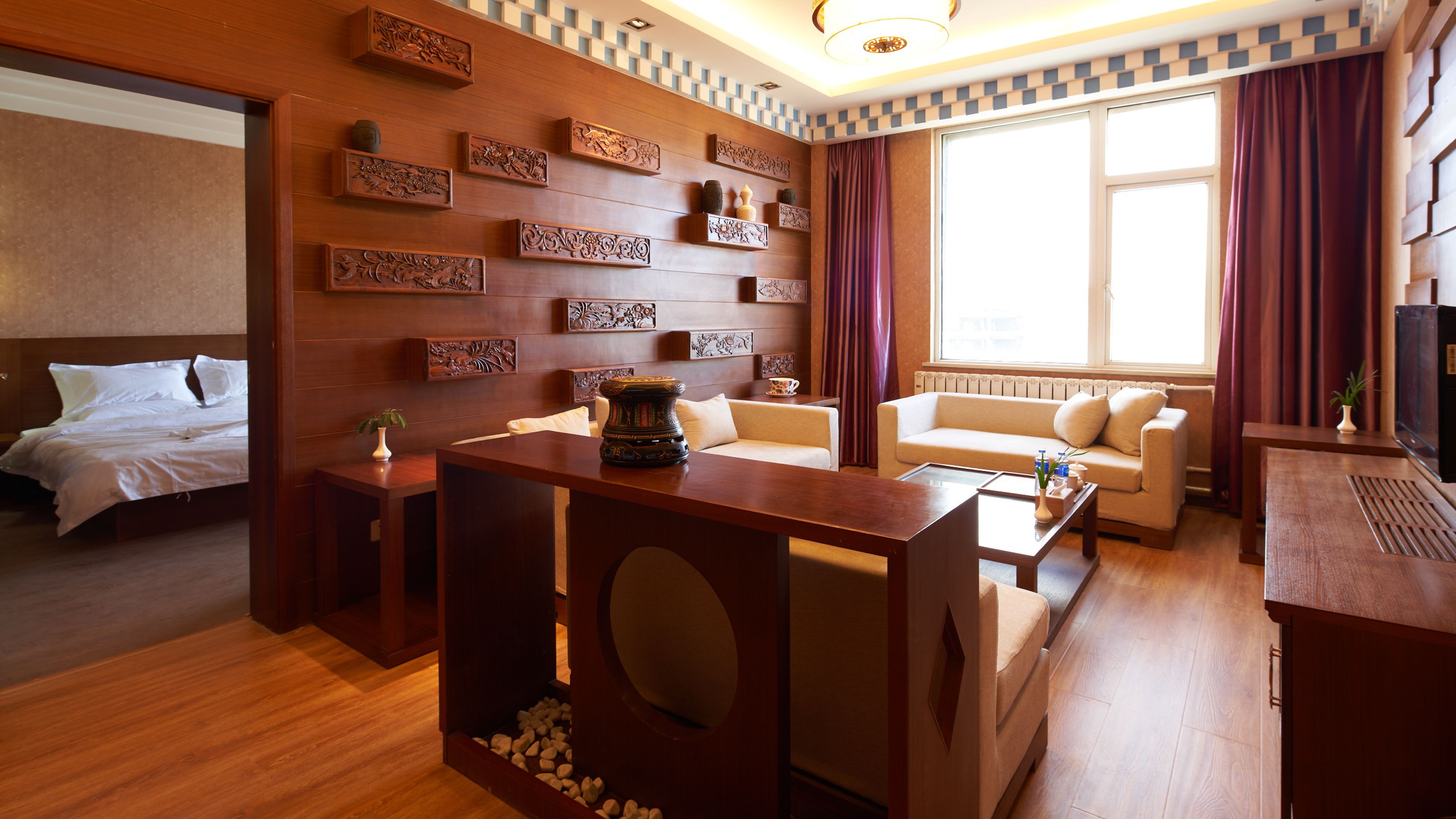 豪华套房 (仅限中国大陆宾客) | 办公桌、遮光窗帘、免费 WiFi