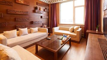 Desk, blackout curtains, free WiFi