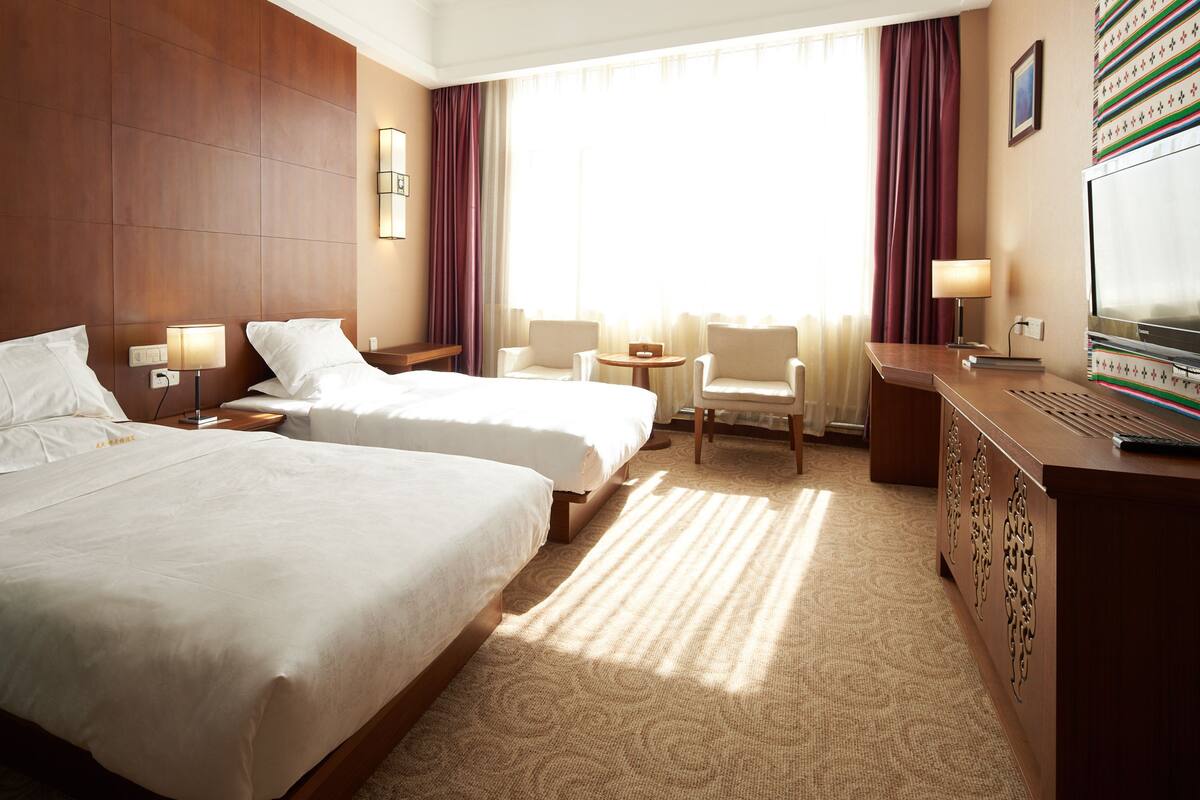 Standard Twin Room(Mainland China Guest Only) | Desk, blackout curtains, free WiFi