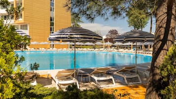 2 outdoor pools, pool umbrellas, sun loungers