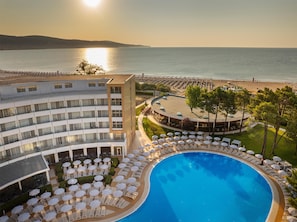 2 outdoor pools, pool umbrellas, sun loungers