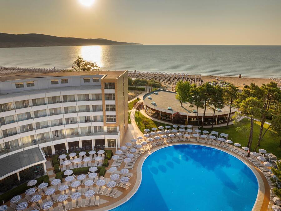 2 outdoor pools, pool umbrellas, pool loungers