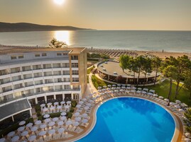 2 outdoor pools, pool umbrellas, sun loungers