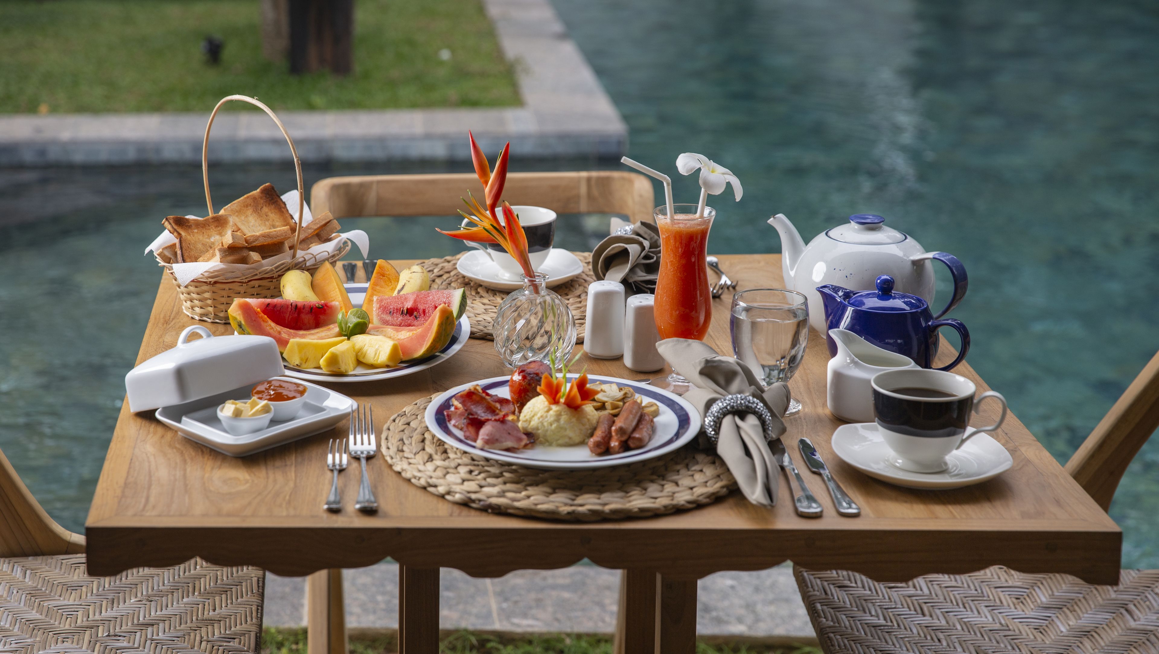 Free daily English breakfast 