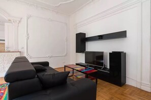 Apartamento grand, 1 cama King e sofá-cama, para não fumantes, vista para a cidade (Pink) | Área de estar